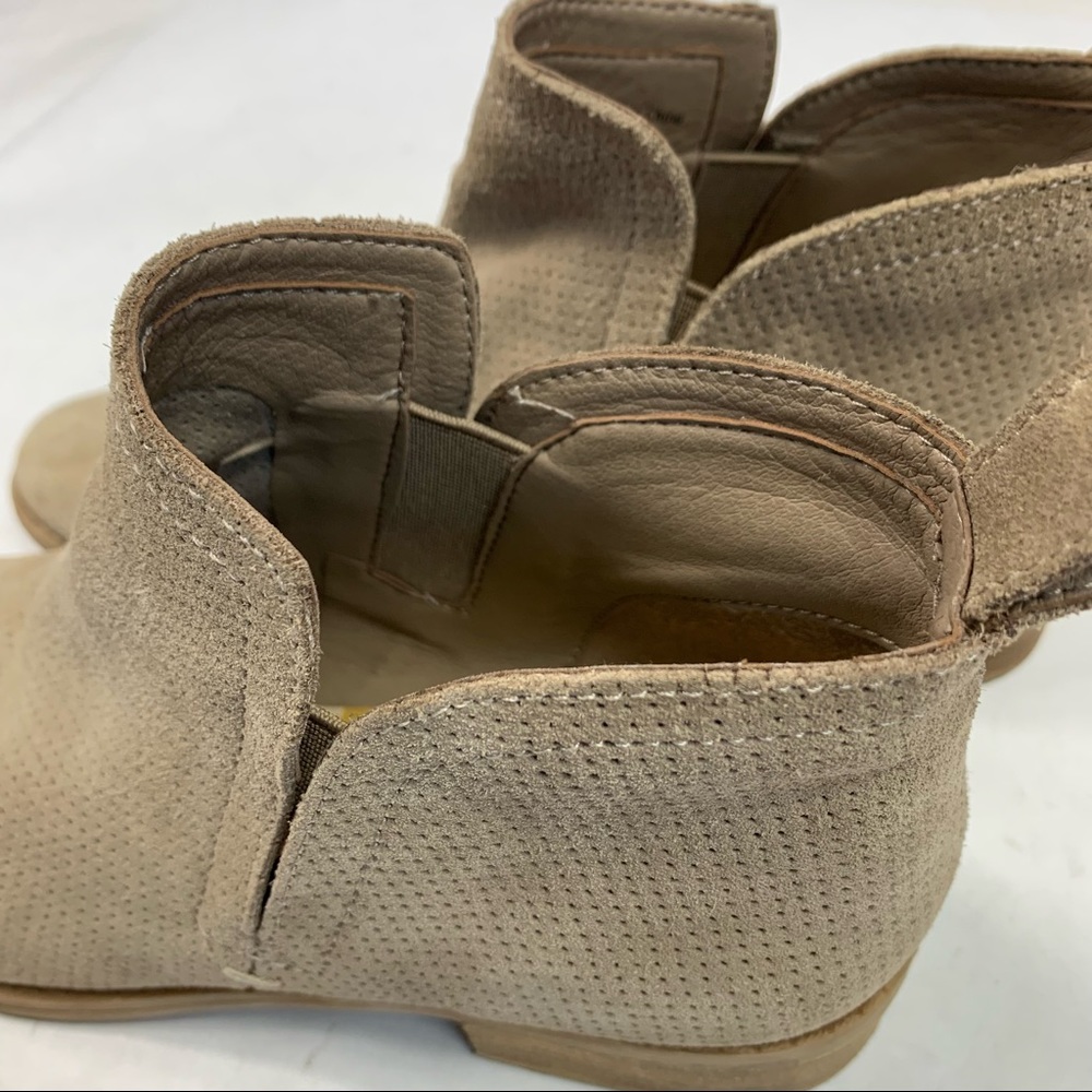 Dolce Vita Beige Perforated Suede Leather Low Heel Ankle Boots Women’s Size 7.5 - Picture 6 of 11